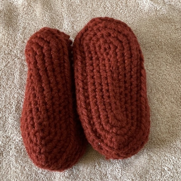 Handmade Red and brown Crochet Slippers new - Picture 3 of 4